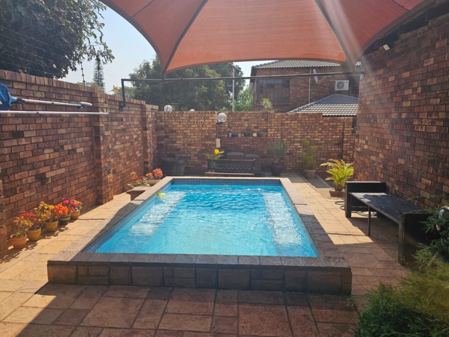 3 Bedroom Property for Sale in Safari Gardens North West